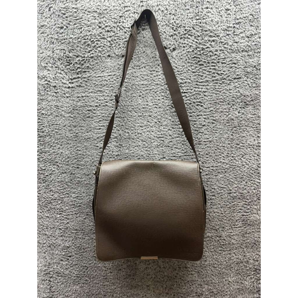 Louis Vuitton Taiga Viktor Leather Shoulder Messenger Bag Brown 13.5" X 12"